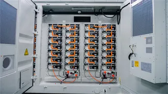 How Much Power Does a Solar Battery Store? Capacity, Size, and