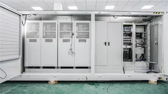 Ground-to-air communication base station inverter grid-connected